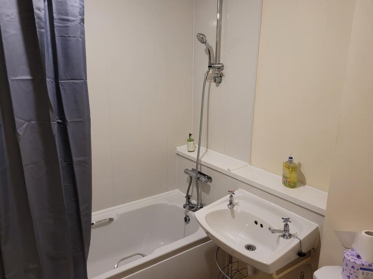 Marvellous Meridian Maisonette Ifield 외부 사진