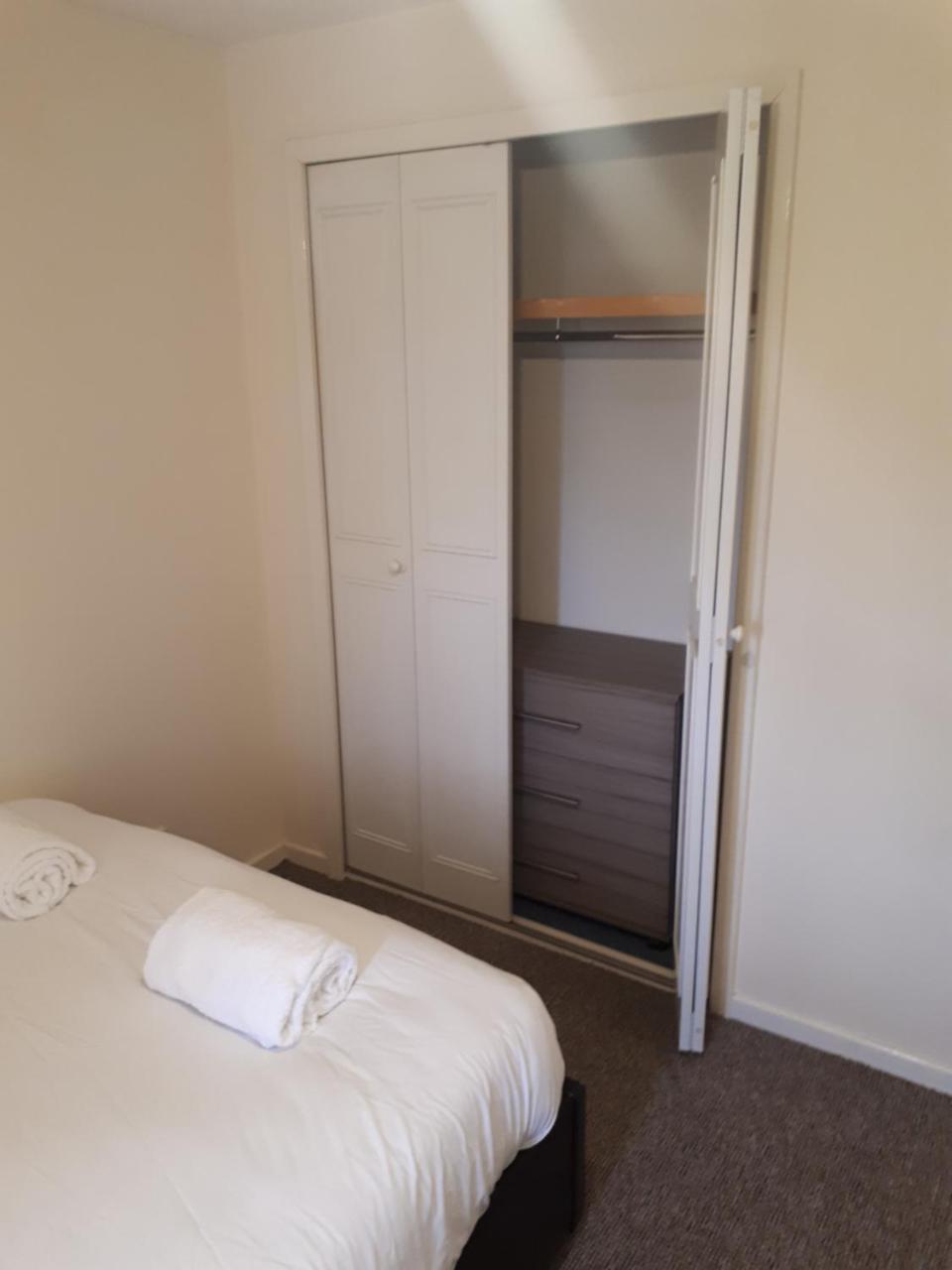 Marvellous Meridian Maisonette Ifield 외부 사진